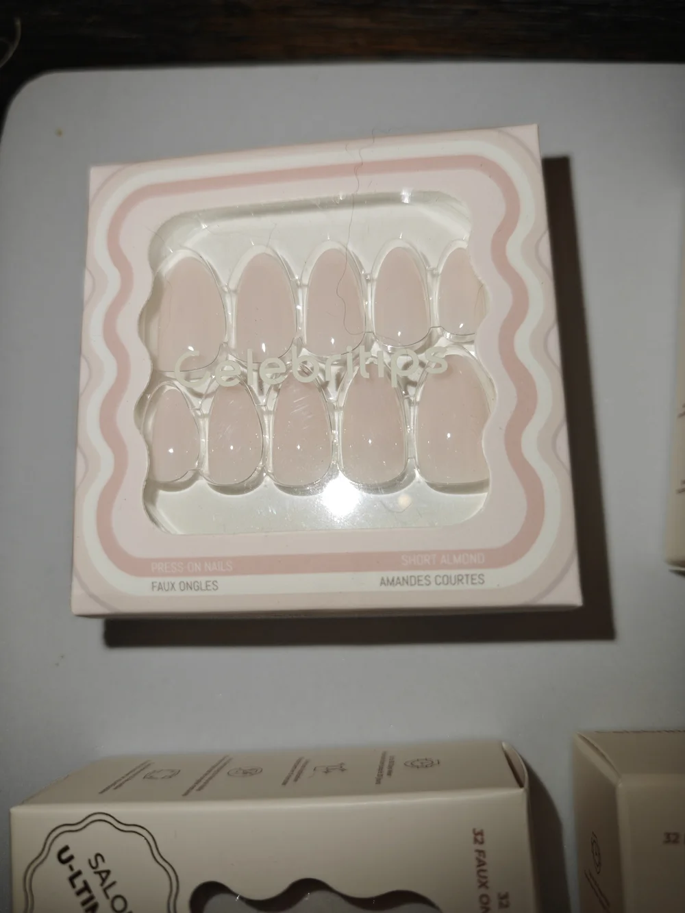 Celebritips New Short Almond Press-On Nails in Light Pink